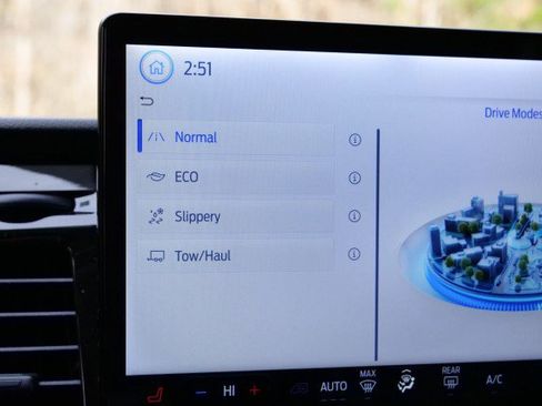 Used 2023 Ford Transit 350 XLT image 15