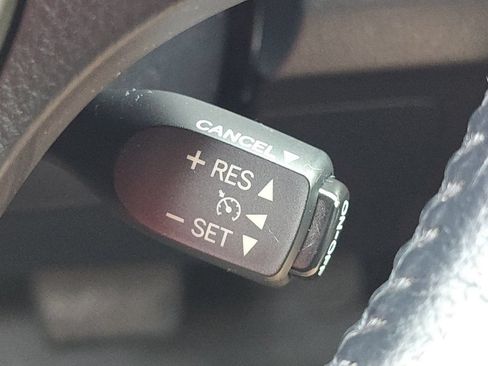 Used 2015 Toyota RAV4 Limited AWD/4WD image 10