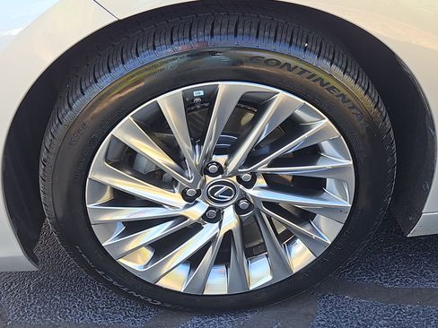 Used 2019 Lexus ES 350 image 4