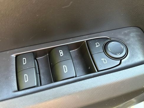 Used 2025 Chevrolet Colorado Trail Boss AWD/4WD image 22