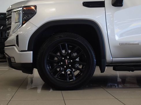 Used 2022 GMC Sierra 1500 Elevation RWD image 14