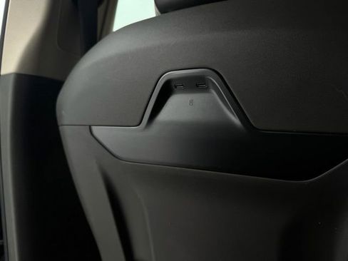 Used 2025 Lincoln Nautilus Premier image 21