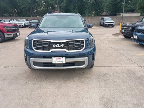 Used 2025 Kia Telluride S FWD image 5