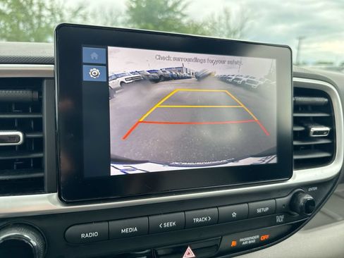 Used 2023 Hyundai Venue SEL FWD image 15