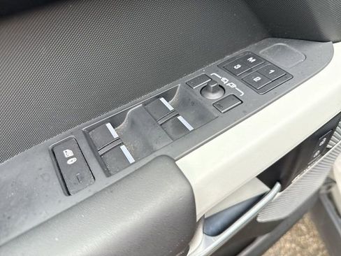 Used 2023 Land Rover Defender 110 X-Dynamic SE AWD/4WD image 13