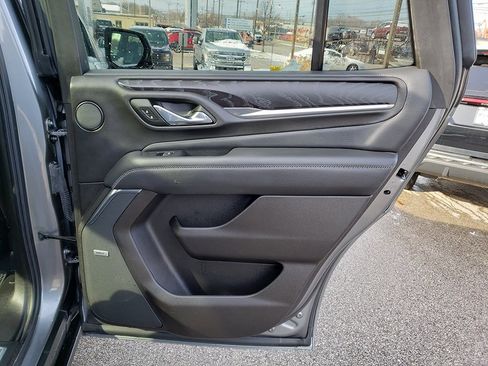 Used 2021 GMC Yukon Denali w/ Denali Premium Package image 18