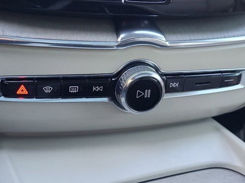 Used 2023 Volvo XC60 T8 Plus image 27