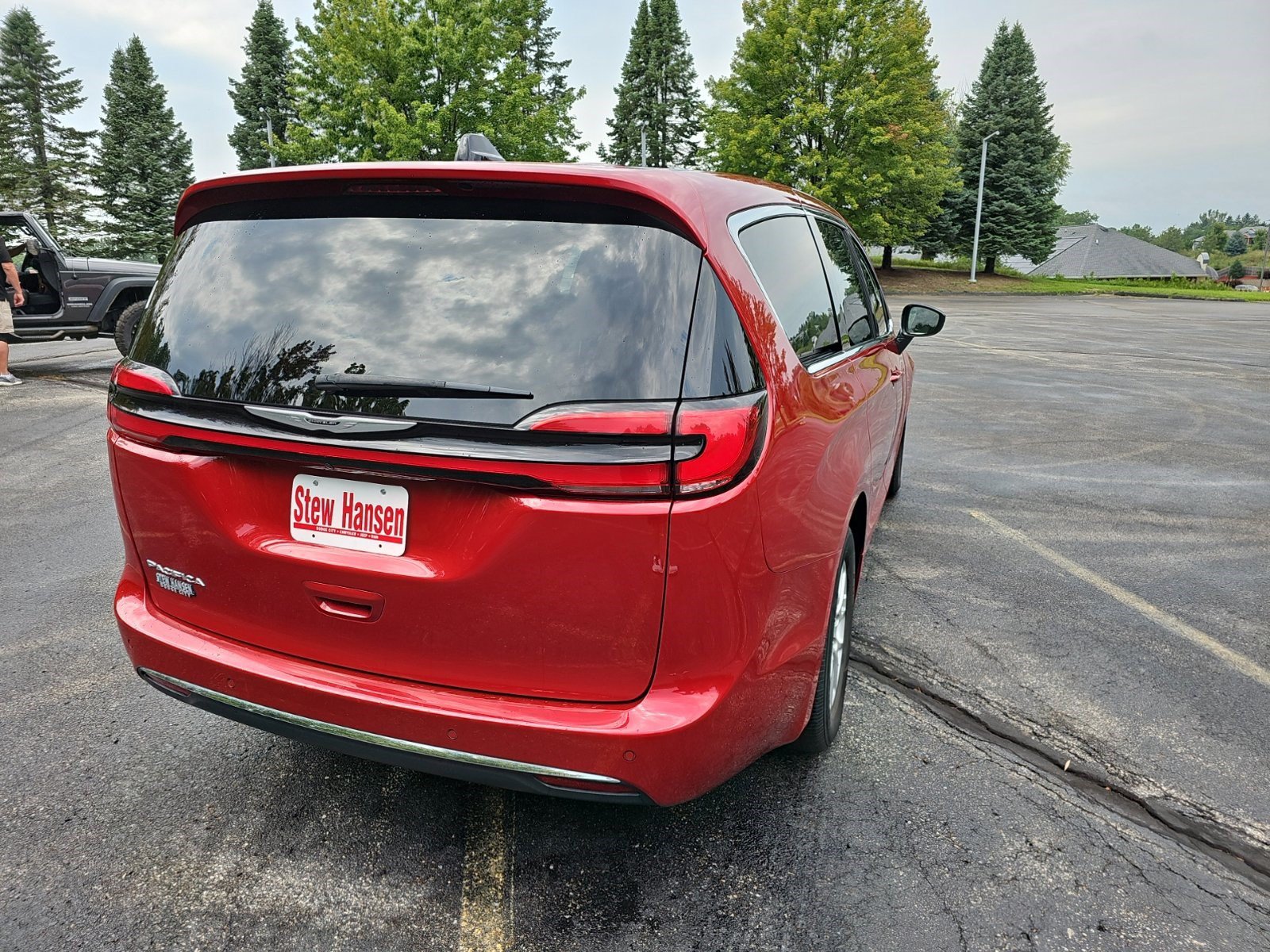 Used 2024 Chrysler Pacifica Touring-L FWD image 6