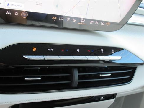 New 2026 Buick Enclave Avenir image 24