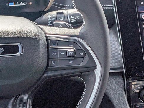 New 2025 Jeep Grand Cherokee Laredo image 15