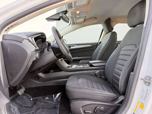 Used 2019 Ford Fusion SE FWD image 13