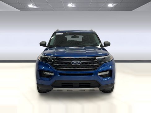 Used 2022 Ford Explorer XLT w/ Equipment Group 202A AWD/4WD image 5