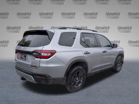 Certified 2025 Honda Pilot TrailSport image 5