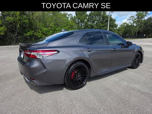 Used 2019 Toyota Camry SE FWD image 3