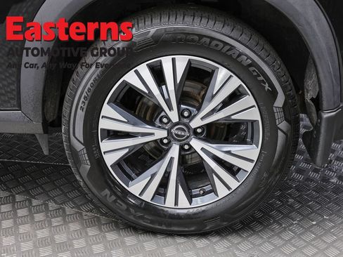 Used 2023 Nissan Rogue SV AWD/4WD image 8
