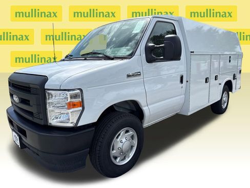 New 2026 Ford E-350 and Econoline 350 Super Duty RWD image 16