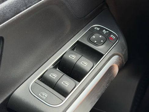 Used 2023 Mercedes-Benz GLB 250 image 24