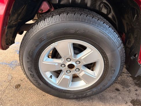 Used 2012 Jeep Liberty Sport w/ Driver Convenience Group image 39