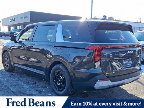 New 2026 Kia Carnival FWD image 3