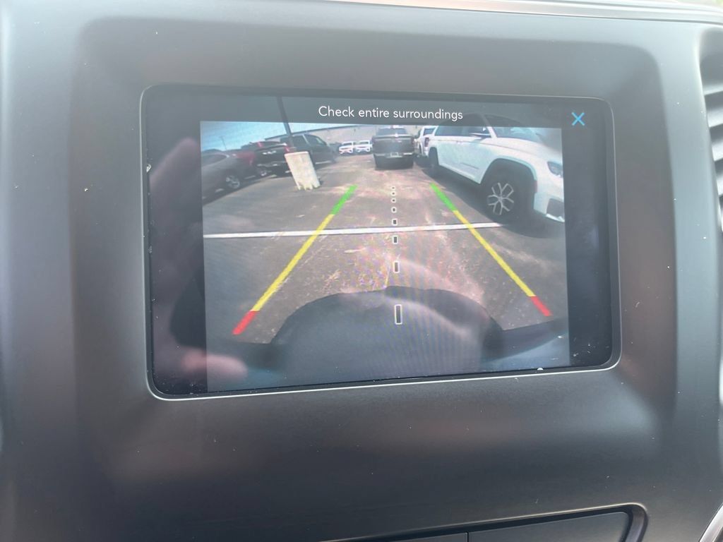 Used 2019 Jeep Cherokee Latitude w/ Popular Appearance Group AWD/4WD image 20