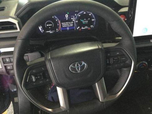 Used 2025 Toyota Tacoma TRD Sport w/ TRD Sport Upgrade Package image 8