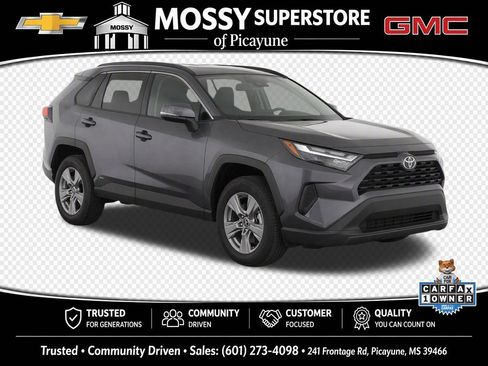 Used 2025 Toyota RAV4 XLE AWD/4WD image 2
