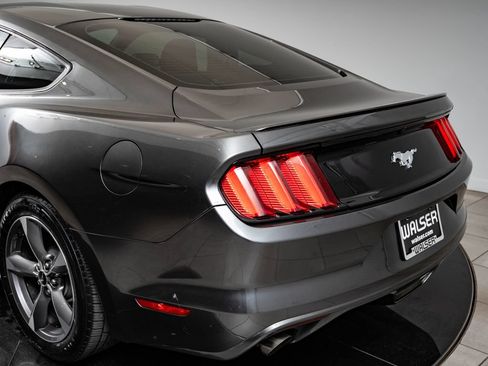 Used 2017 Ford Mustang Coupe RWD image 17
