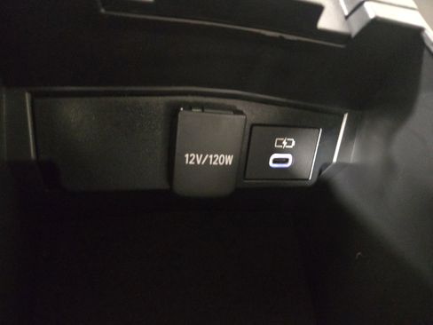 Used 2025 Toyota Corolla LE image 28