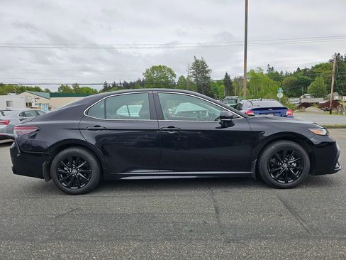 Used 2024 Toyota Camry SE FWD image 8