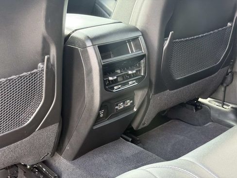 Used 2025 Jeep Grand Cherokee Altitude AWD/4WD image 25