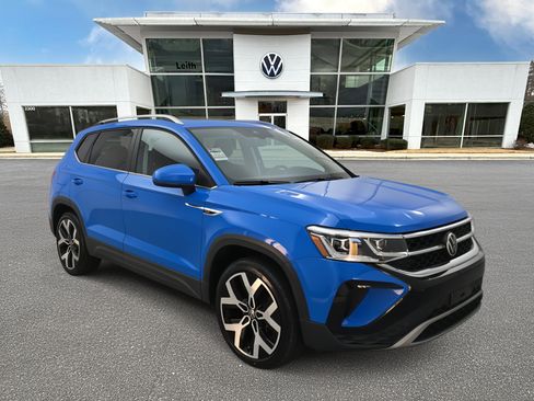 Certified 2022 Volkswagen Taos SEL w/ Panoramic Sunroof Package image 1