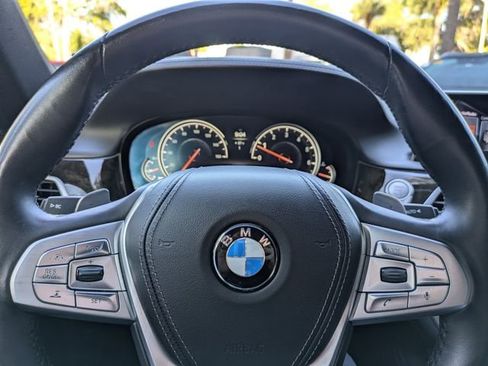 Used 2017 BMW 750i image 32