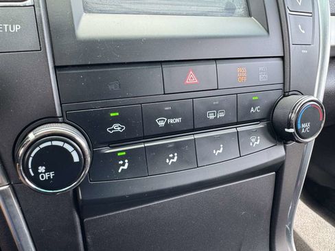 Used 2016 Toyota Camry SE image 27