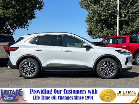 New 2025 Ford Escape SE w/ Class II Trailer Tow Package image 3