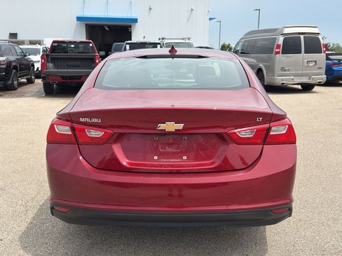 Used 2017 Chevrolet Malibu LT FWD image 4