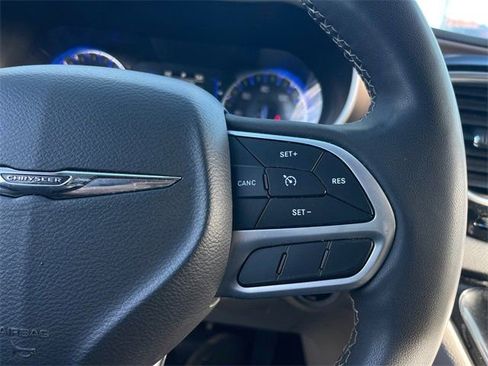 Used 2022 Chrysler Voyager LX image 14