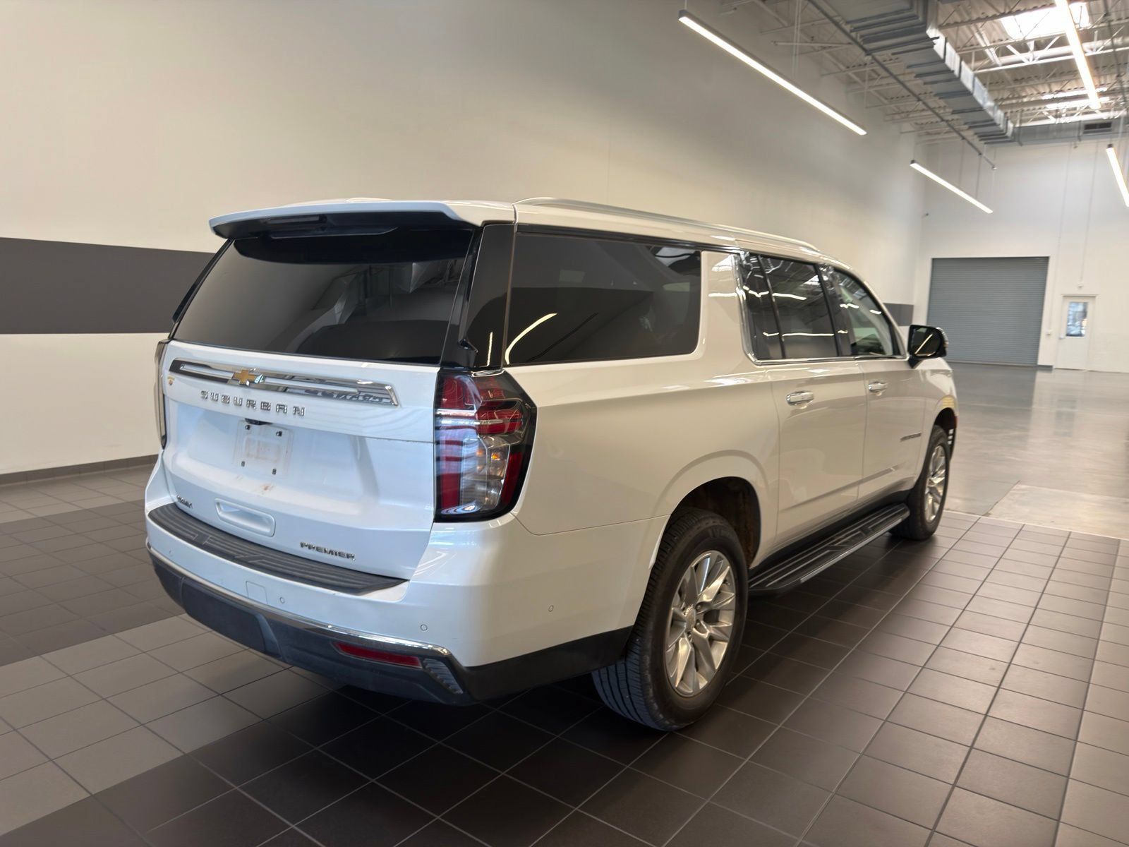 Used 2023 Chevrolet Suburban Premier w/ Advanced Technology Package AWD/4WD image 3