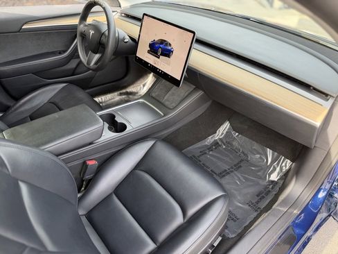 Used 2022 Tesla Model 3 Standard Range image 32