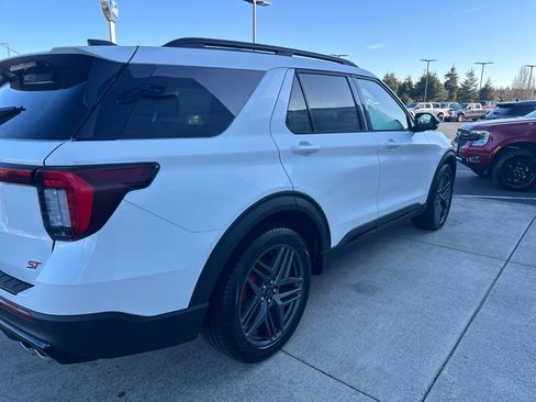 Used 2025 Ford Explorer ST AWD/4WD image 4