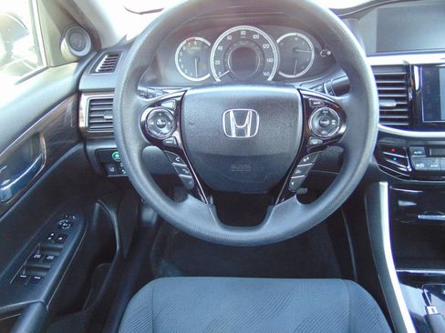 Used 2016 Honda Accord EX image 18