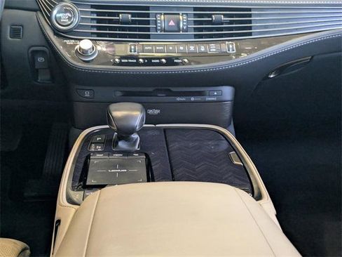 Certified 2022 Lexus LS 500 500 Base w/ Interior Upgrade Package image 18