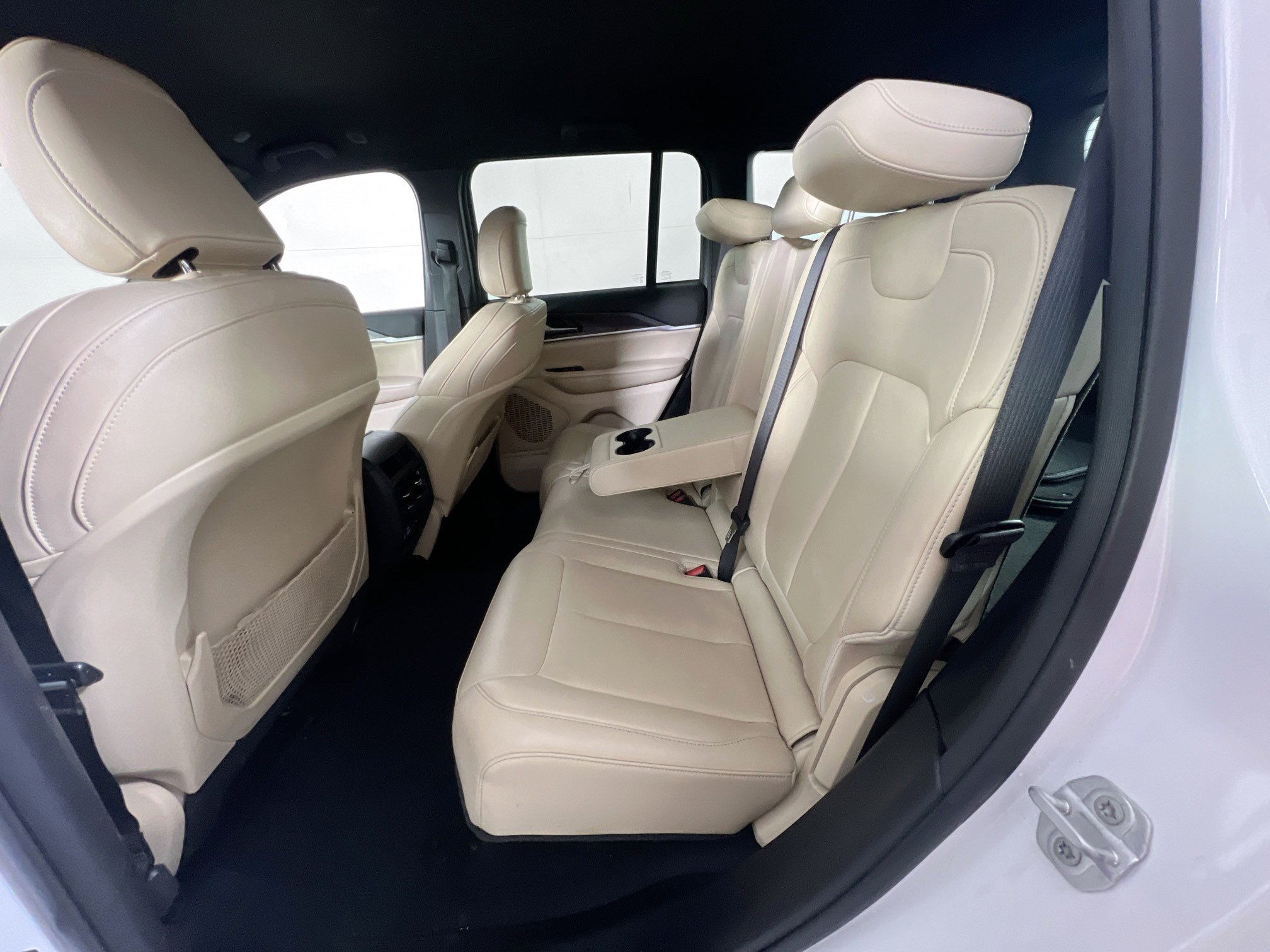Used 2023 Jeep Grand Cherokee Limited AWD/4WD image 24