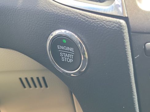 Used 2018 Ford Edge Titanium FWD image 24
