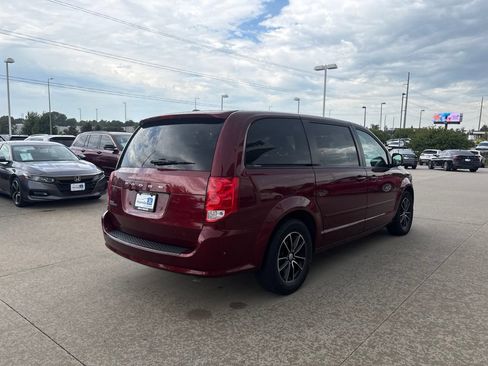 Used 2017 Dodge Grand Caravan SE FWD image 5