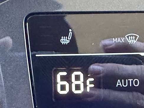 Used 2024 Volkswagen Tiguan SE image 24