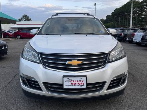 Used 2017 Chevrolet Traverse Premier FWD image 2