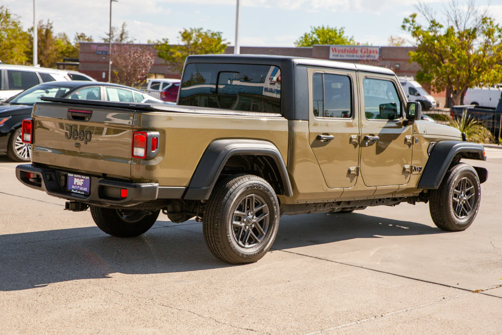 Used 2025 Jeep Gladiator Sport AWD/4WD image 5