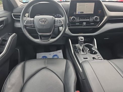 Used 2023 Toyota Highlander XLE image 20
