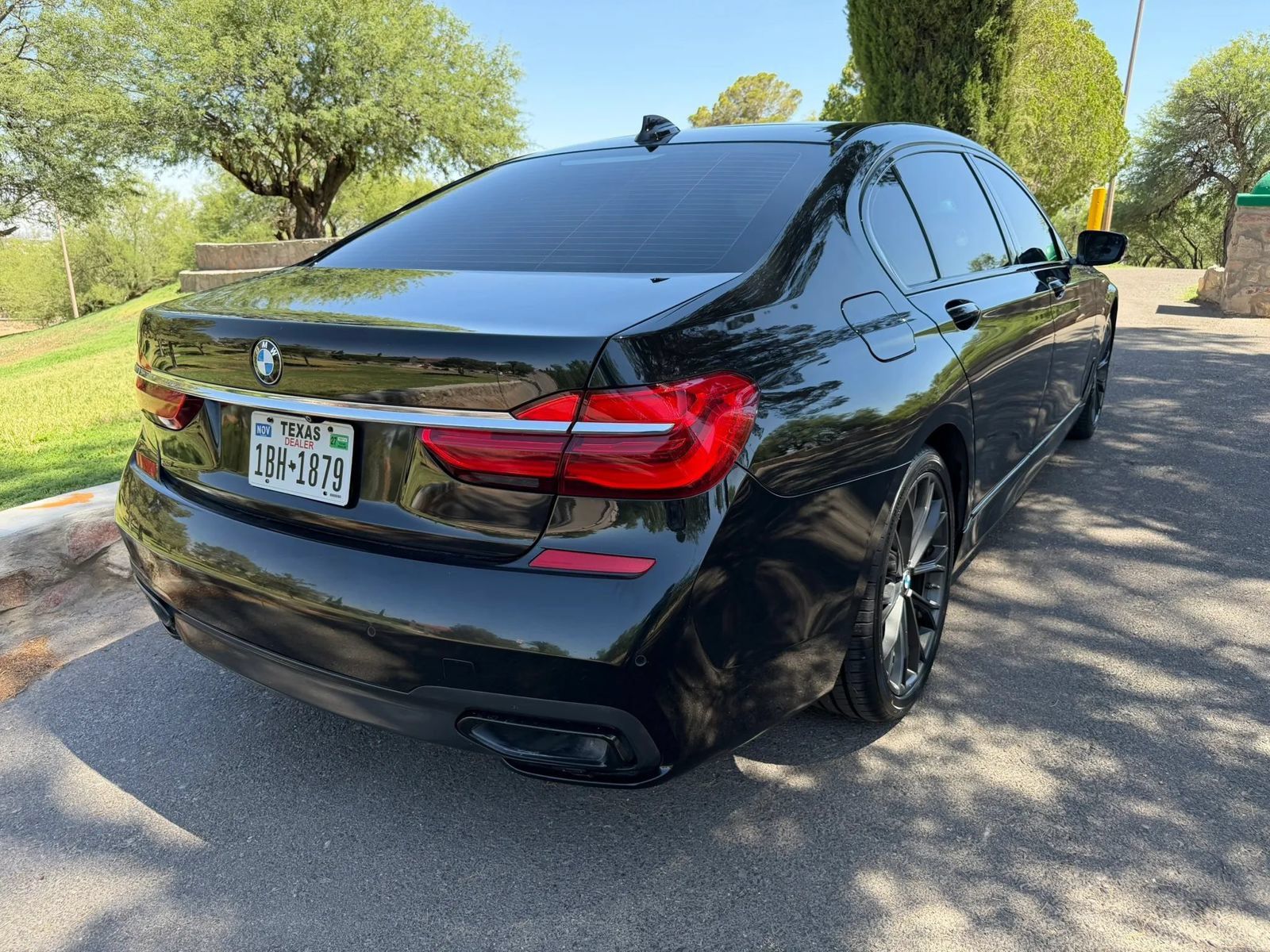Used 2019 BMW 740i xDrive w/ M Sport Package AWD/4WD image 5