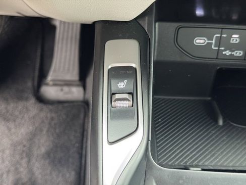 Used 2025 Kia Sorento S image 22